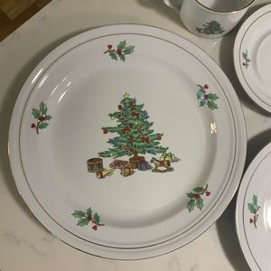 Holiday Hostess 16 piece dinner set
